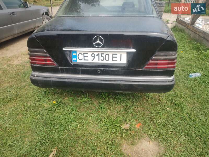 Седан Mercedes-Benz E-Class 1989 в Яремче