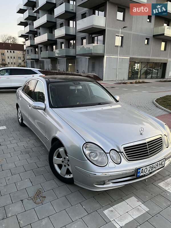 Седан Mercedes-Benz E-Class 2003 в 