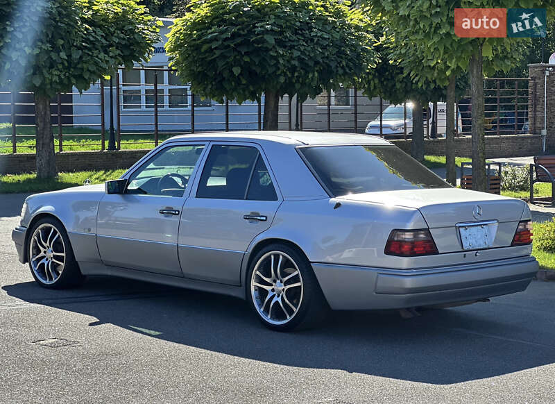 Седан Mercedes-Benz E-Class 1993 в Києві