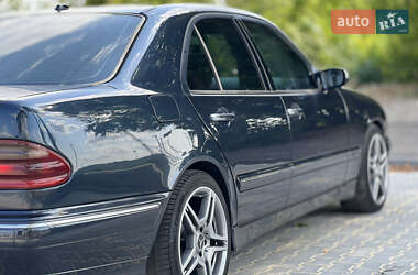 Седан Mercedes-Benz E-Class 2000 в 