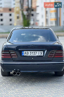 Седан Mercedes-Benz E-Class 2000 в 