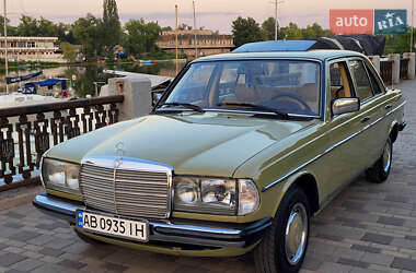 Седан Mercedes-Benz E-Class 1983 в Днепре