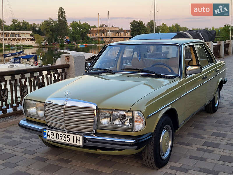 Седан Mercedes-Benz E-Class 1983 в Днепре