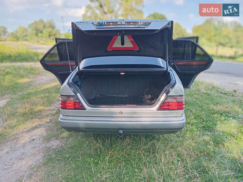 Седан Mercedes-Benz E-Class 1993 в Золочеві фото 13 Седан Mercedes-Benz E-Class 1993 в Золочеві