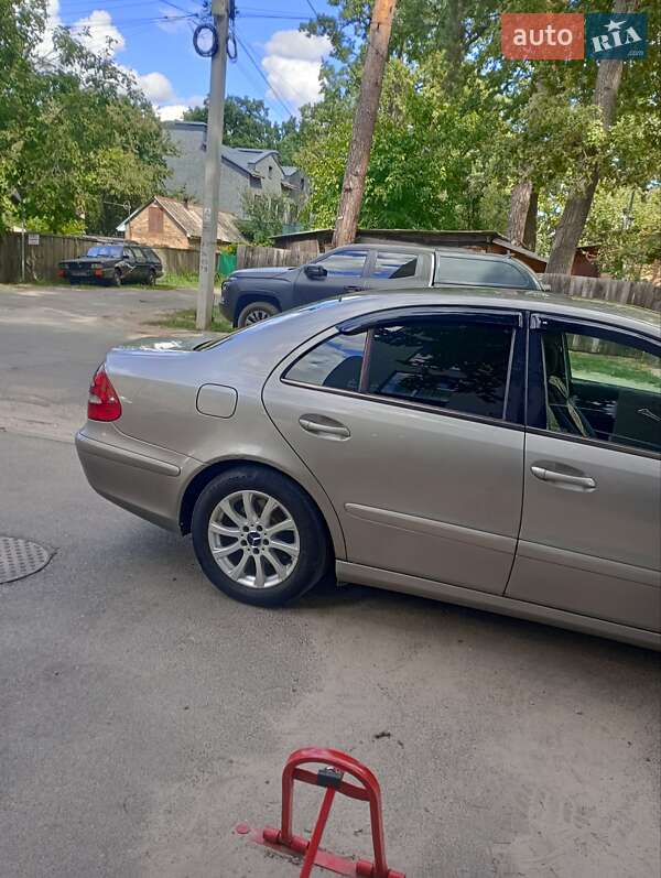 Седан Mercedes-Benz E-Class 2004 в Ірпені