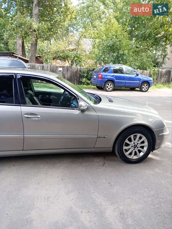 Седан Mercedes-Benz E-Class 2004 в Ірпені