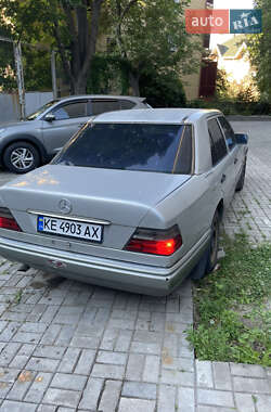 Седан Mercedes-Benz E-Class 1994 в Днепре