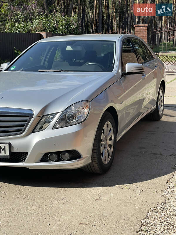 Седан Mercedes-Benz E-Class 2010 в Сумах