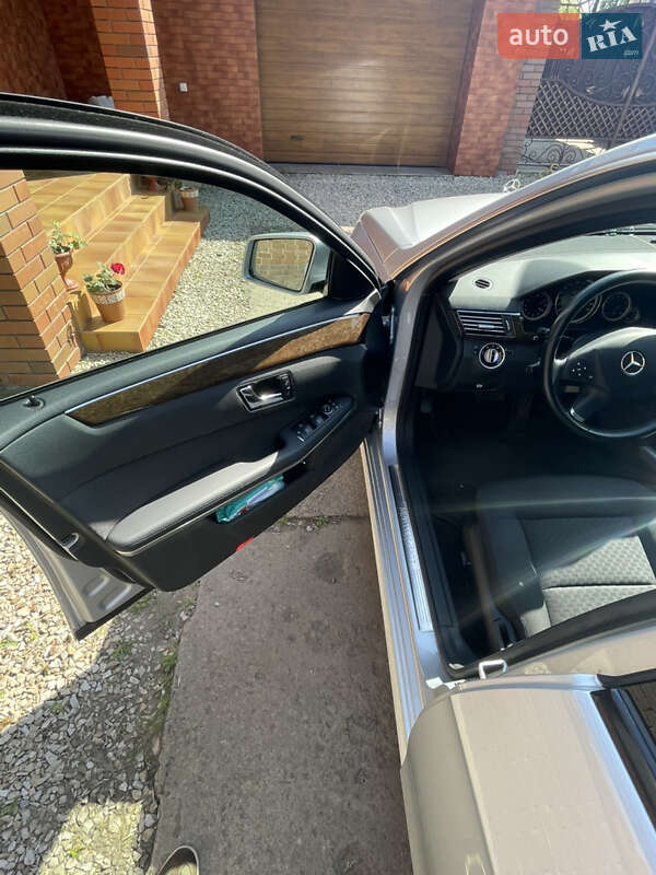 Седан Mercedes-Benz E-Class 2010 в Сумах