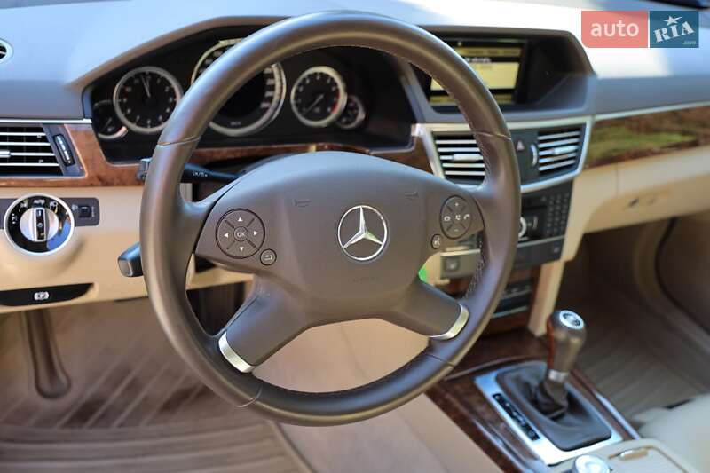 Седан Mercedes-Benz E-Class 2011 в Киеве
