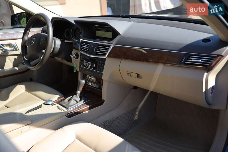 Седан Mercedes-Benz E-Class 2011 в Киеве