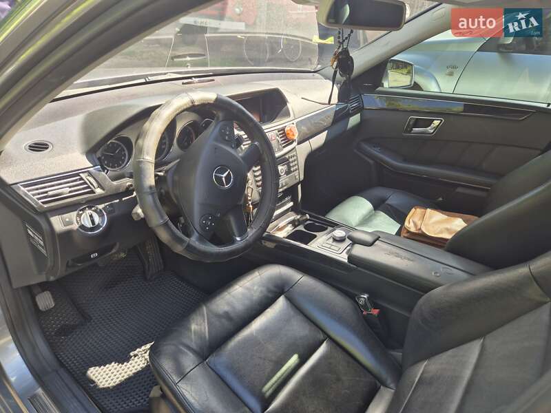 Седан Mercedes-Benz E-Class 2010 в Лубнах