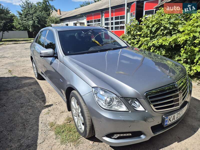 Седан Mercedes-Benz E-Class 2010 в Лубнах