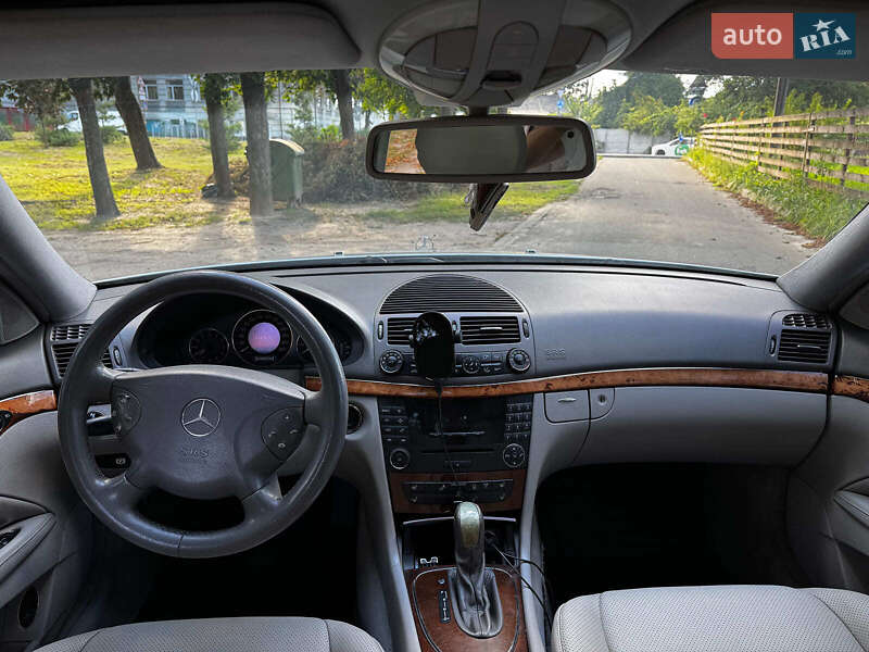 Седан Mercedes-Benz E-Class 2004 в Киеве