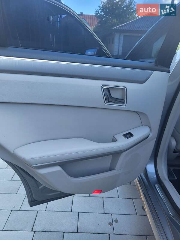 Седан Mercedes-Benz E-Class 2009 в Хусті