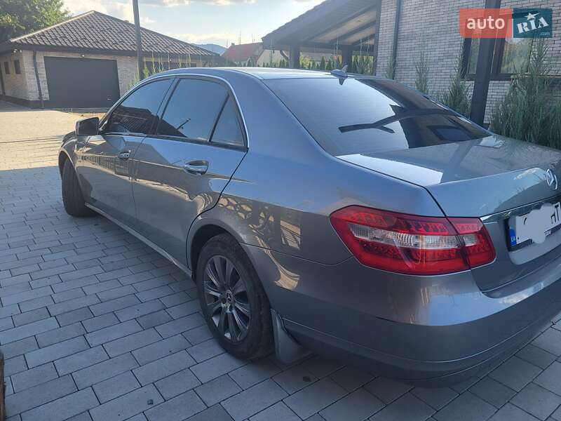 Седан Mercedes-Benz E-Class 2009 в Хусті
