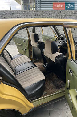Седан Mercedes-Benz E-Class 1979 в 