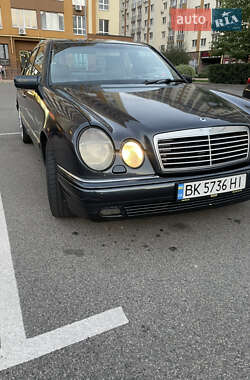 Седан Mercedes-Benz E-Class 1998 в Киеве