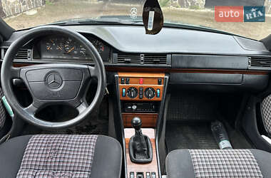 Седан Mercedes-Benz E-Class 1995 в 