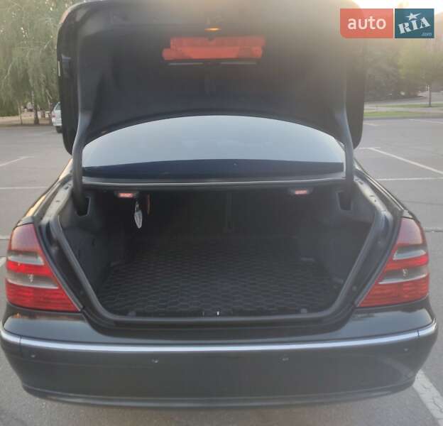 Седан Mercedes-Benz E-Class 2003 в Кривом Роге