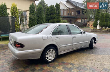 Седан Mercedes-Benz E-Class 1999 в Долині