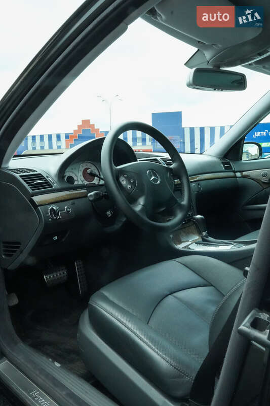 Седан Mercedes-Benz E-Class 2002 в Киеве