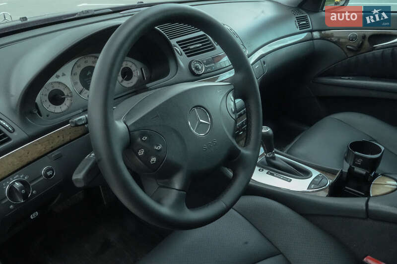 Седан Mercedes-Benz E-Class 2002 в Киеве