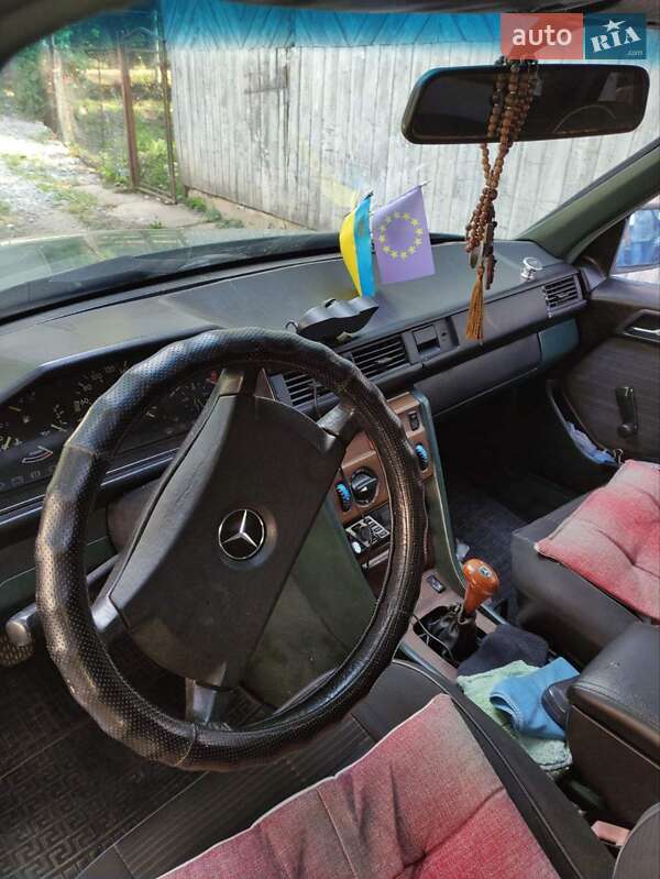 Седан Mercedes-Benz E-Class 1987 в Надвірній