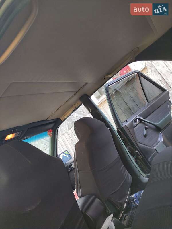 Седан Mercedes-Benz E-Class 1987 в Надвірній