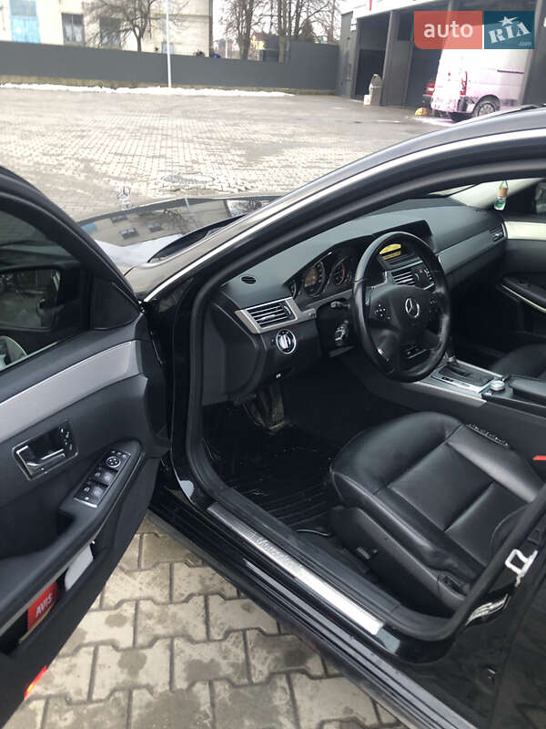 Седан Mercedes-Benz E-Class 2010 в Львове