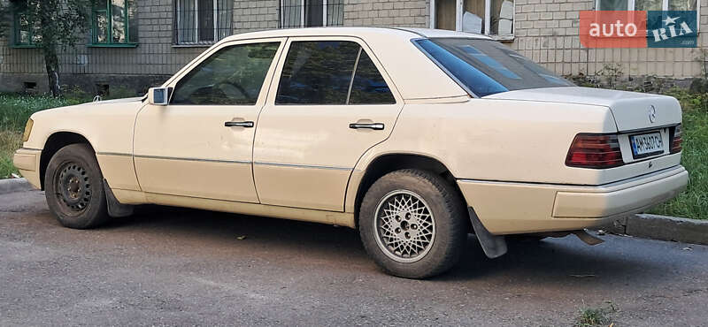 Mercedes-Benz E-Class 1992