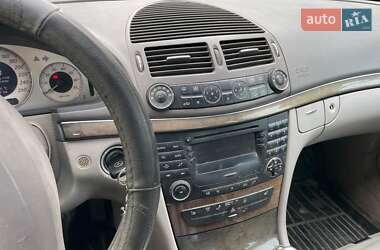 Седан Mercedes-Benz E-Class 2002 в  фото 11 Седан Mercedes-Benz E-Class 2002 в