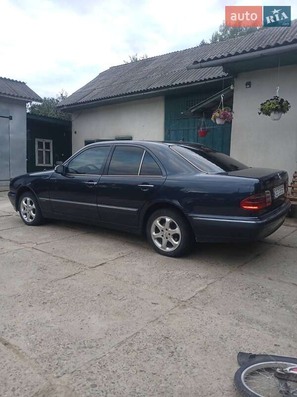 Седан Mercedes-Benz E-Class 2000 в Черновцах