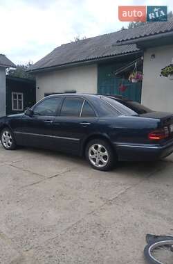Седан Mercedes-Benz E-Class 2000 в 
