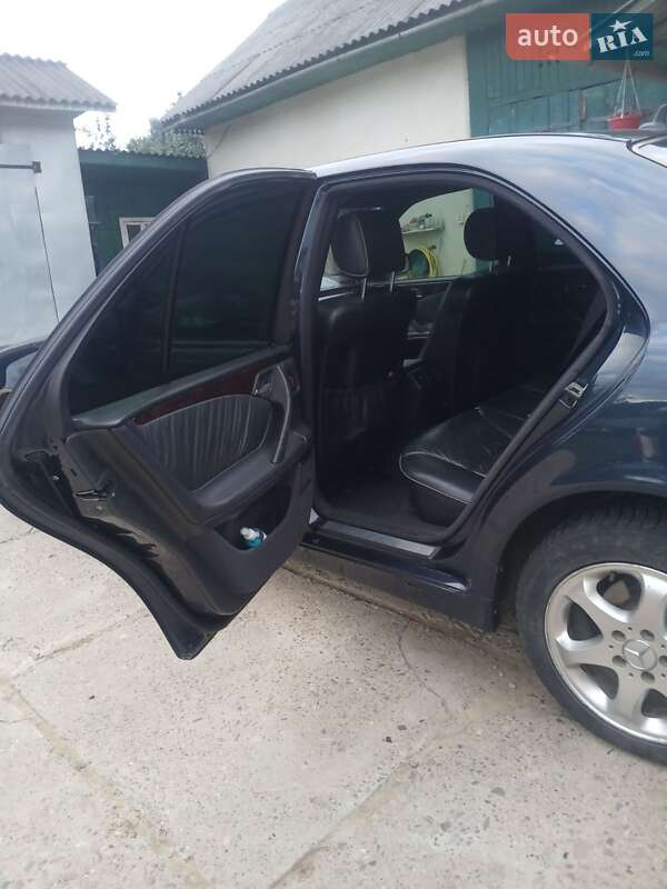 Седан Mercedes-Benz E-Class 2000 в Черновцах