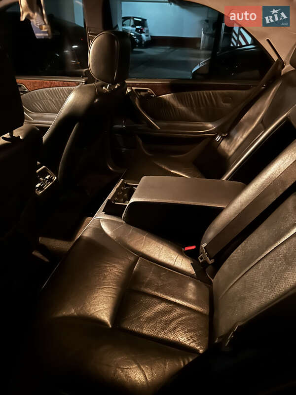 Седан Mercedes-Benz E-Class 2000 в Киеве