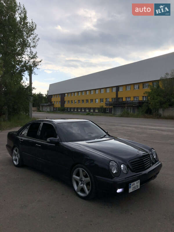 Седан Mercedes-Benz E-Class 2000 в Житомирі