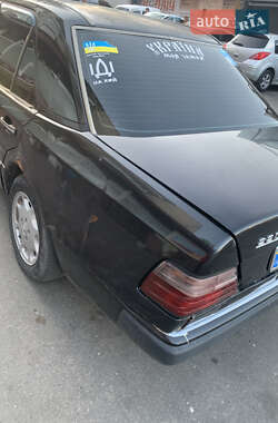 Седан Mercedes-Benz E-Class 1995 в 