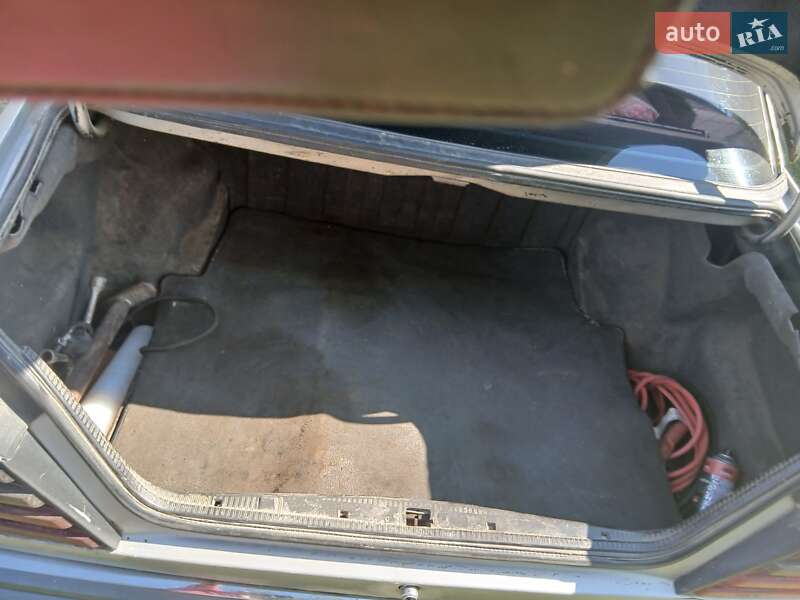 Седан Mercedes-Benz E-Class 1993 в Мілієве