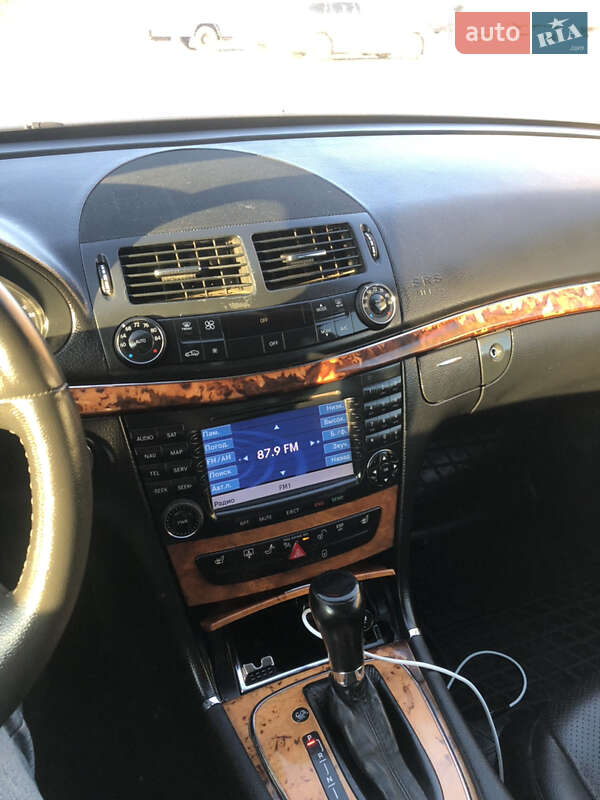 Седан Mercedes-Benz E-Class 2006 в Чернівцях