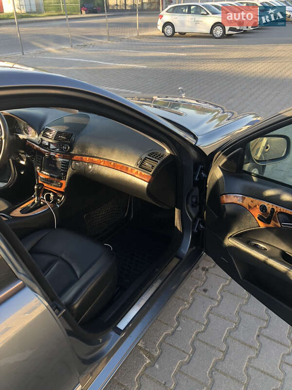 Седан Mercedes-Benz E-Class 2006 в Чернівцях