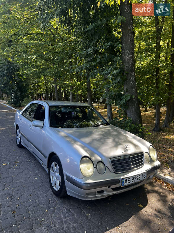 Седан Mercedes-Benz E-Class 2000 в 