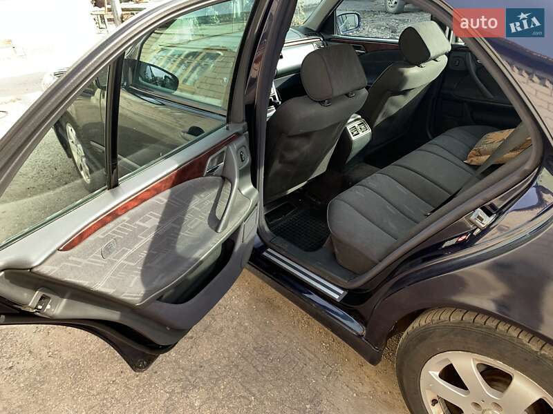 Седан Mercedes-Benz E-Class 2001 в П'ятихатках