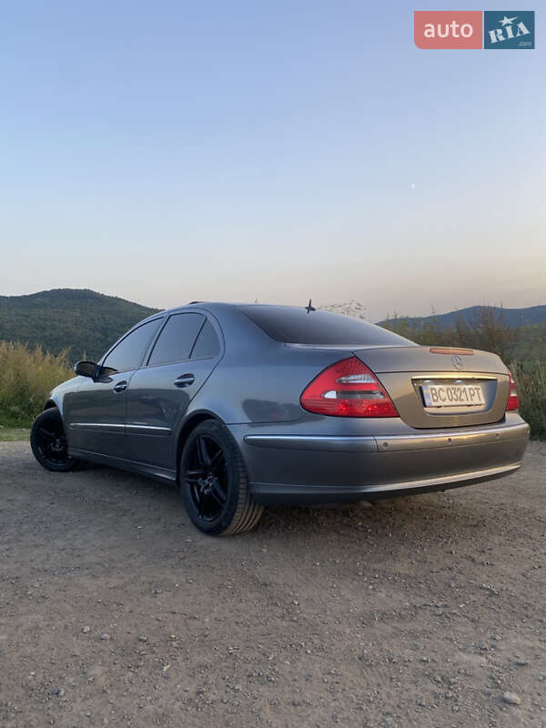 Седан Mercedes-Benz E-Class 2004 в 
