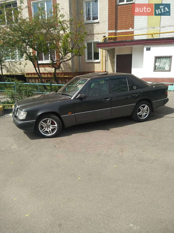 Седан Mercedes-Benz E-Class 1990 в Києві