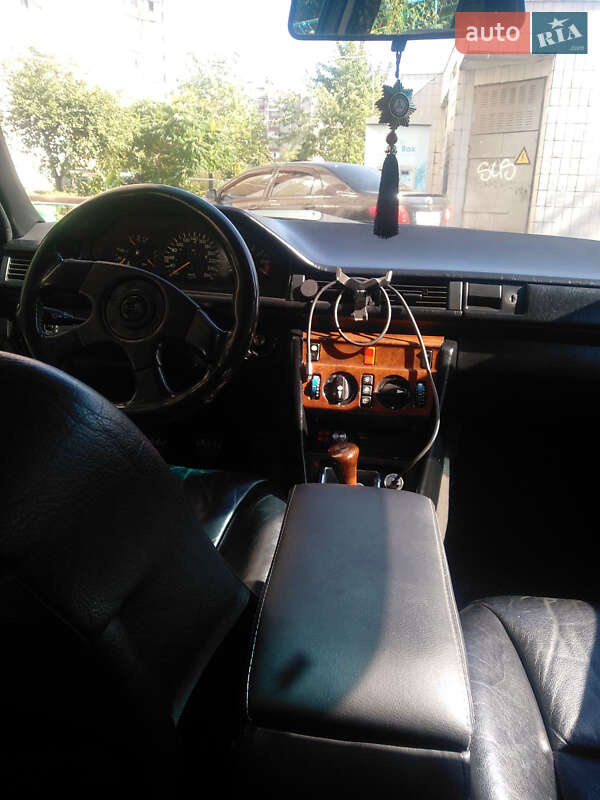 Седан Mercedes-Benz E-Class 1990 в Києві