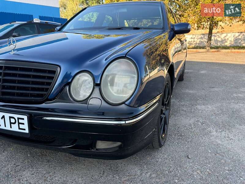 Седан Mercedes-Benz E-Class 2000 в Києві