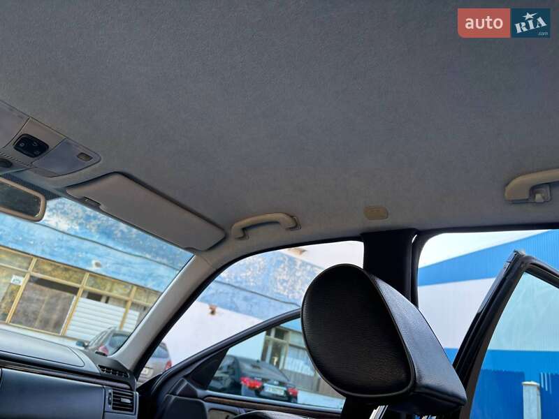 Седан Mercedes-Benz E-Class 2000 в Києві