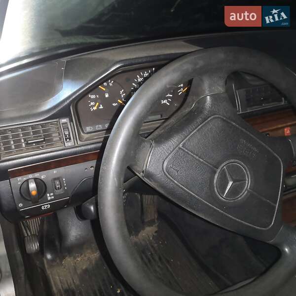 Седан Mercedes-Benz E-Class 1994 в Измаиле