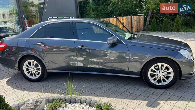 Седан Mercedes-Benz E-Class 2012 в Львові